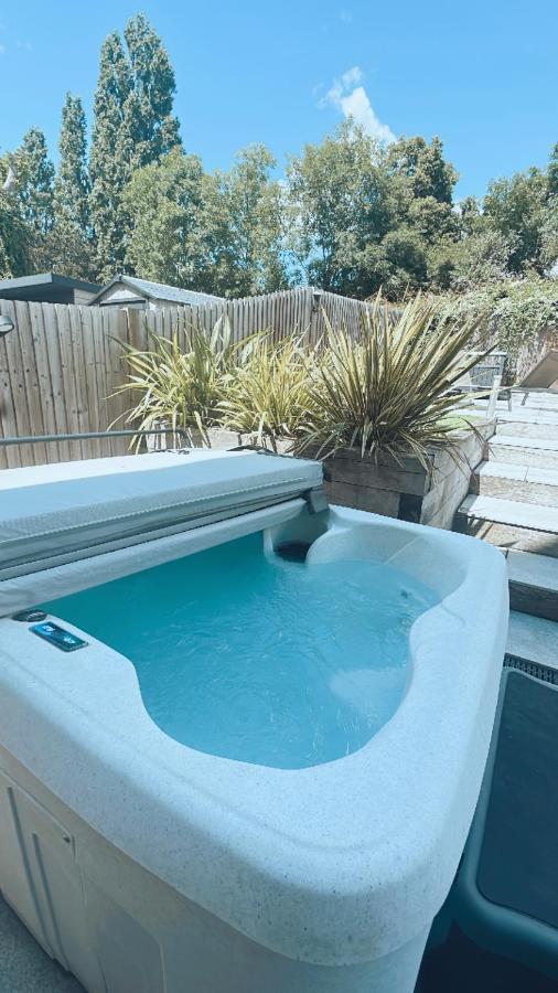 Solent Heights•Sea View•Hot Tub Villa Portsmouth Exterior photo
